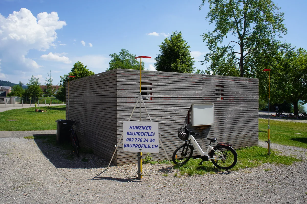 Die in die Jahre gekommene Toilettenanlage am Seequai in Pfäffikon soll bald neu gebaut werden.